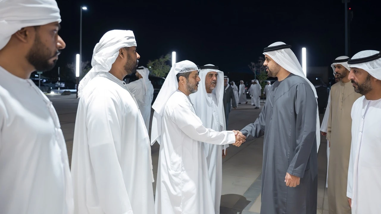 ذياب بن محمد يقدم واجب العزاء في وفاة شهيد الوطن سعيد البلوشي